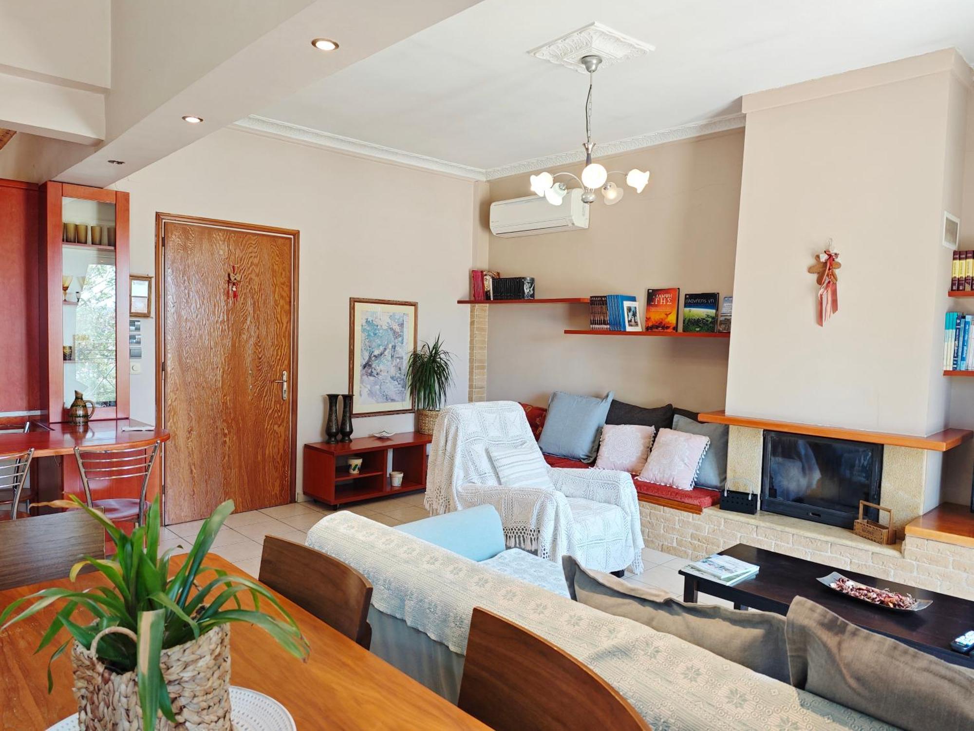 Spacious & Bright Flat With Balcony ลาวริออน ภายนอก รูปภาพ